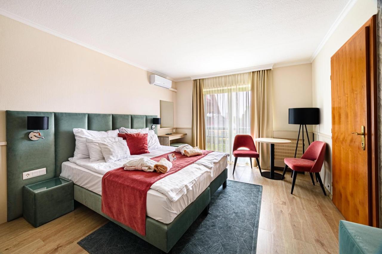Holiday Club Apartman Hotel Hévíz Exteriör bild