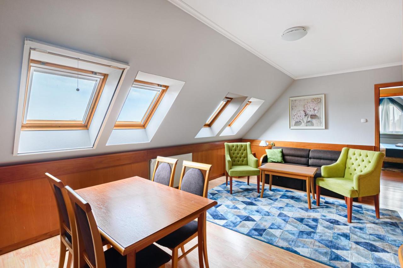 Holiday Club Apartman Hotel Hévíz Exteriör bild