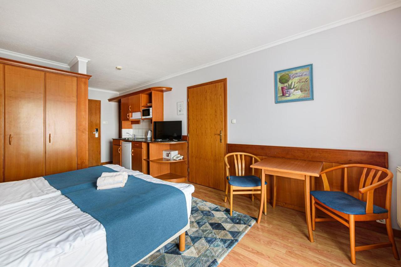 Holiday Club Apartman Hotel Hévíz Exteriör bild