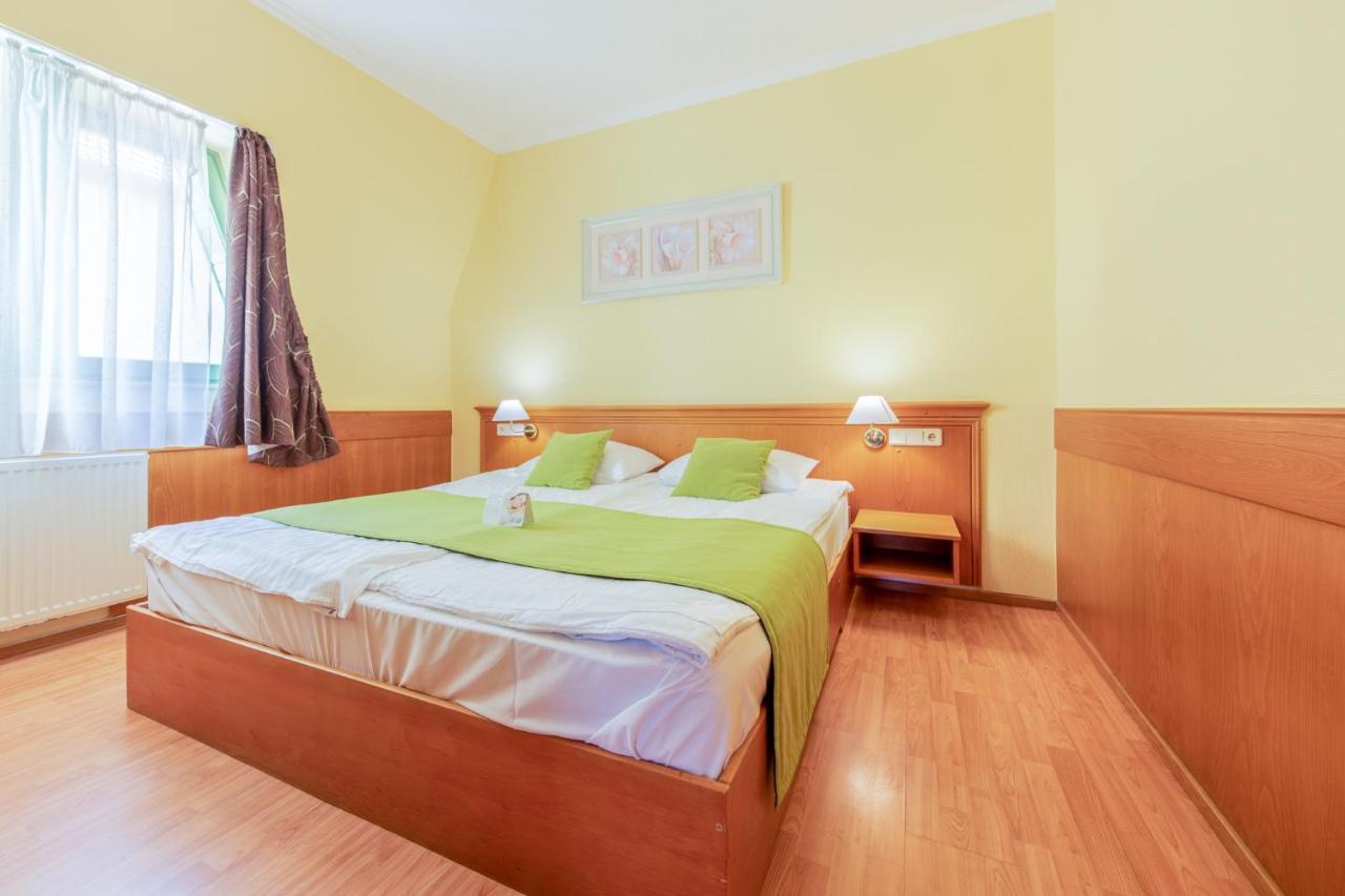 Holiday Club Apartman Hotel Hévíz Exteriör bild