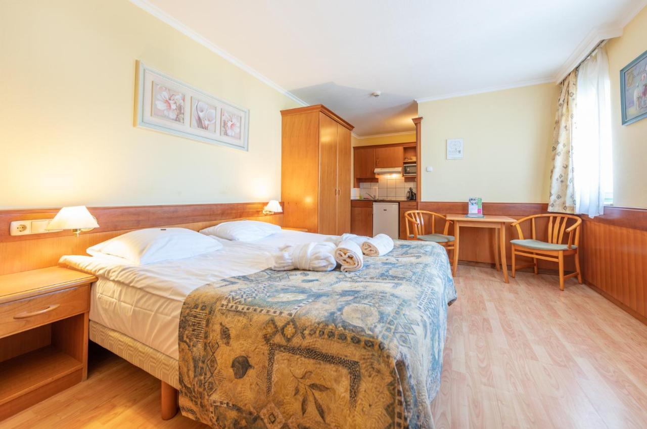 Holiday Club Apartman Hotel Hévíz Exteriör bild