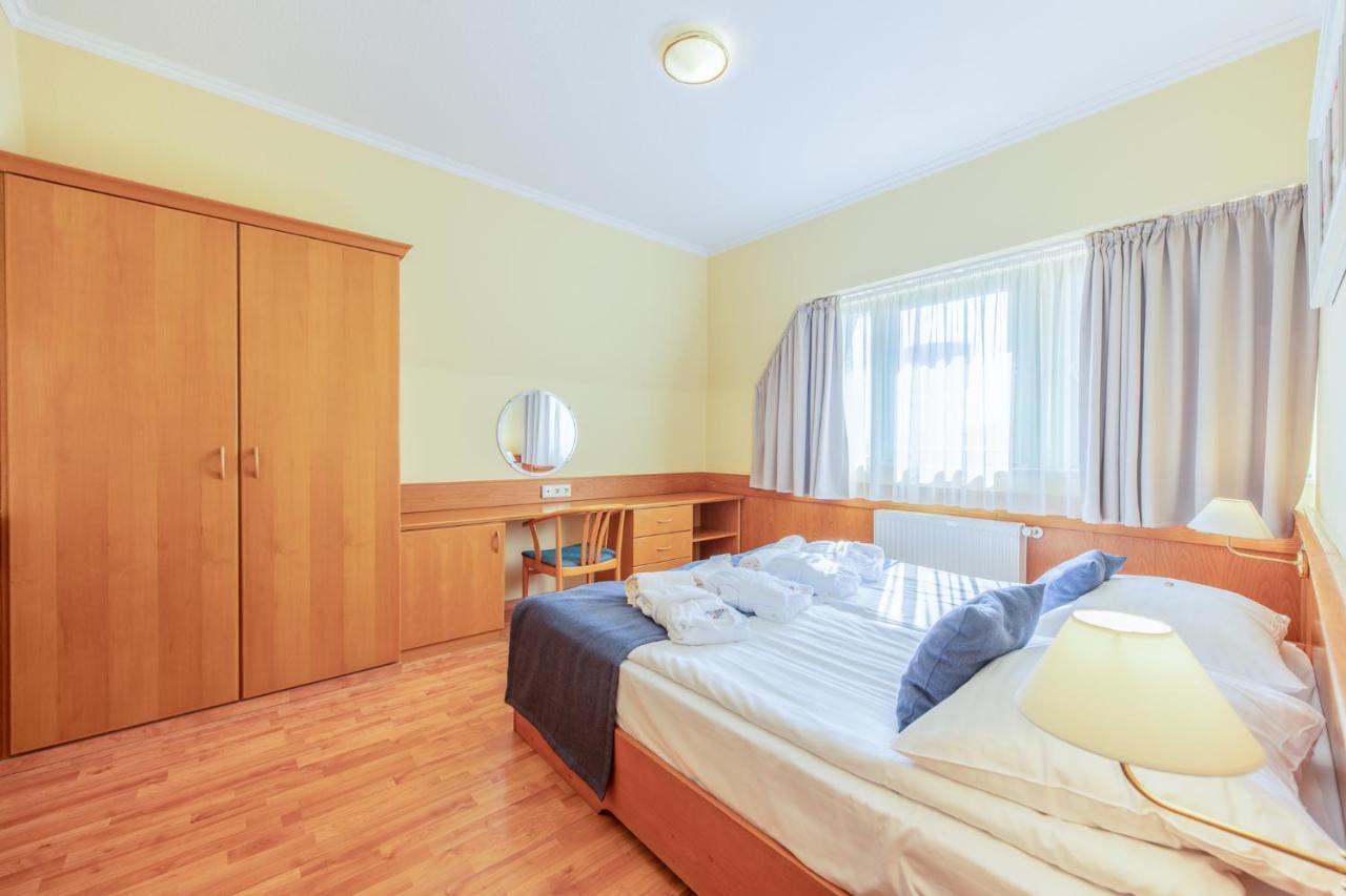 Holiday Club Apartman Hotel Hévíz Exteriör bild