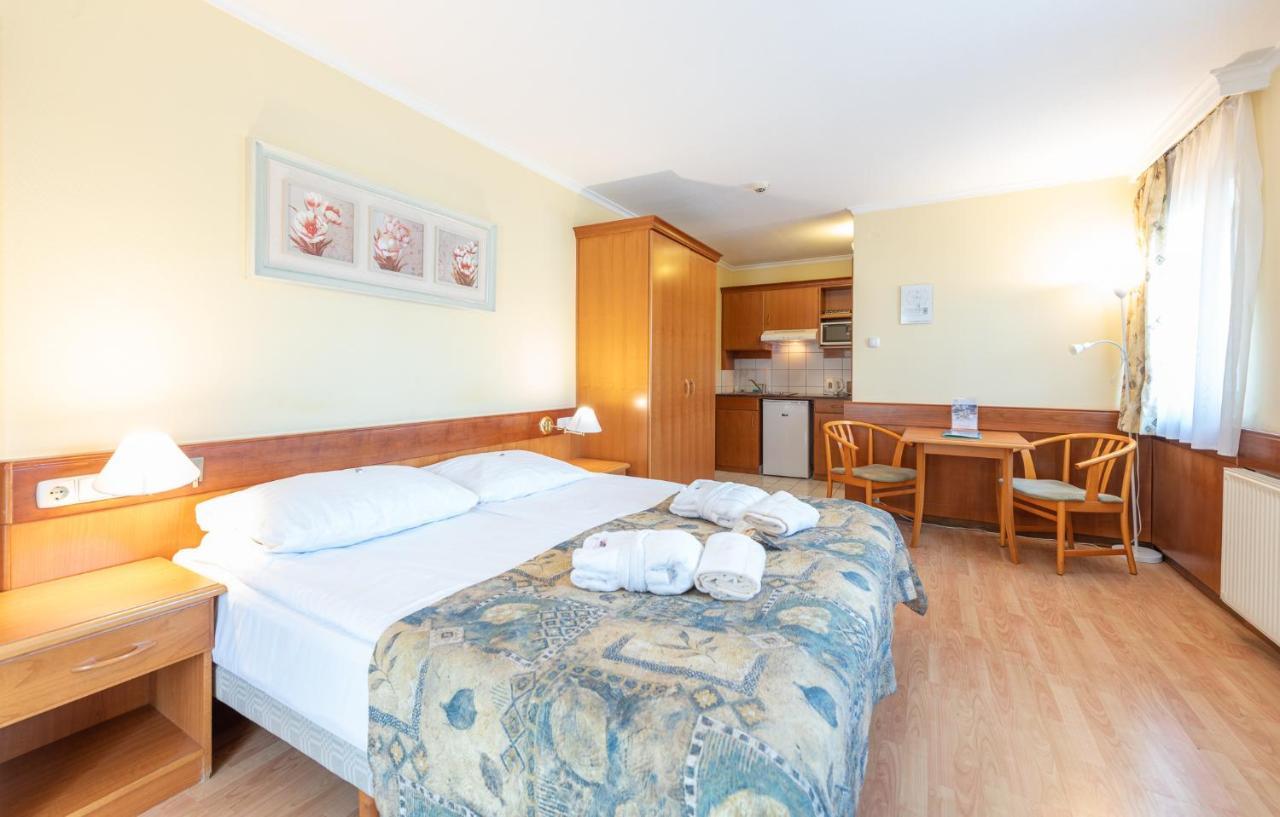 Holiday Club Apartman Hotel Hévíz Exteriör bild