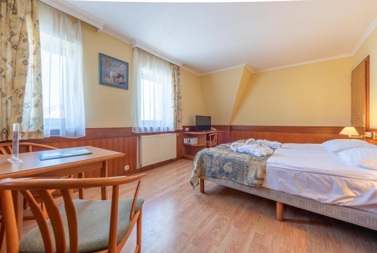 Holiday Club Apartman Hotel Hévíz Exteriör bild