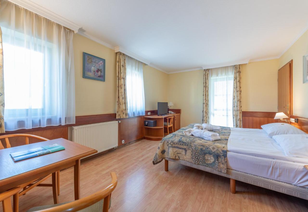 Holiday Club Apartman Hotel Hévíz Exteriör bild