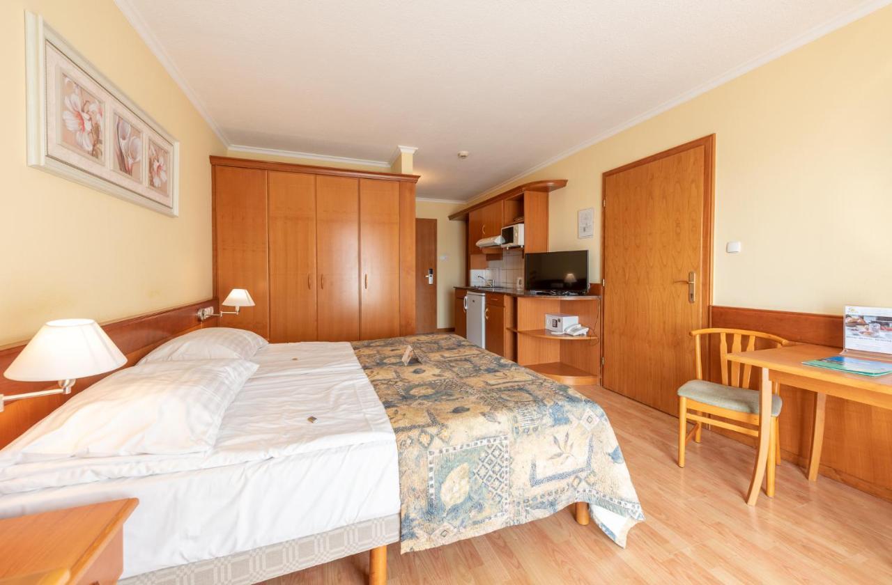 Holiday Club Apartman Hotel Hévíz Exteriör bild