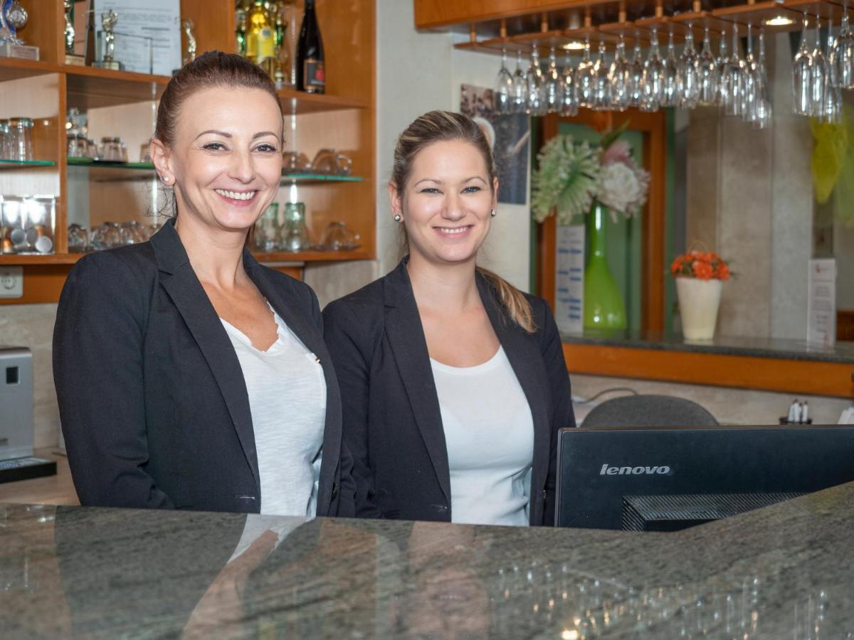 Holiday Club Apartman Hotel Hévíz Exteriör bild