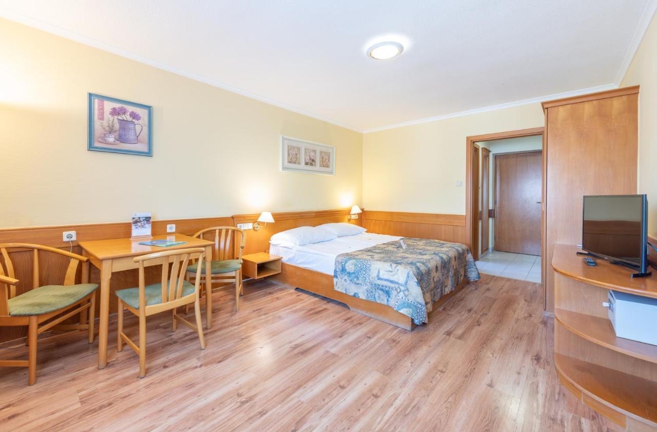 Holiday Club Apartman Hotel Hévíz Exteriör bild