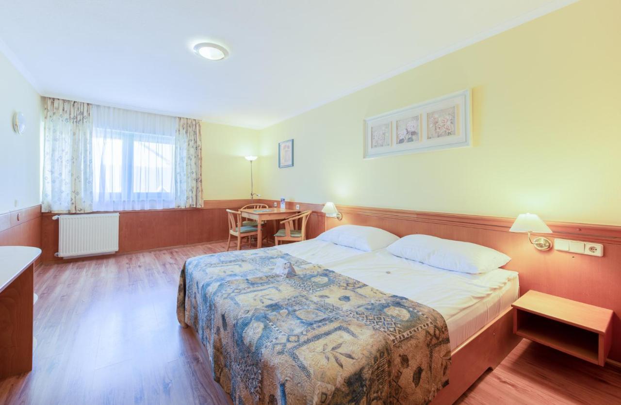 Holiday Club Apartman Hotel Hévíz Exteriör bild
